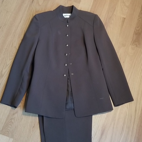 Woman's suit - Picture 4 of 5